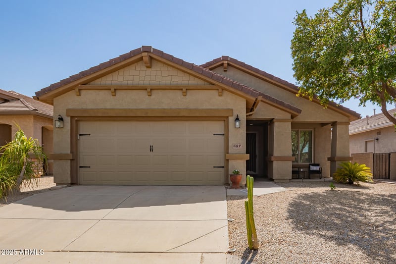 697 Twin Peaks Pw, San Tan Valley, AZ 85143