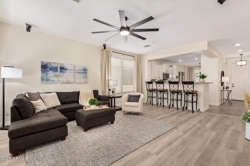 697 Twin Peaks Pw, San Tan Valley, AZ 85143