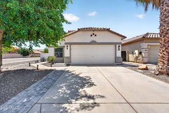 697 Oak Tree Ln, San Tan Valley, AZ 85143