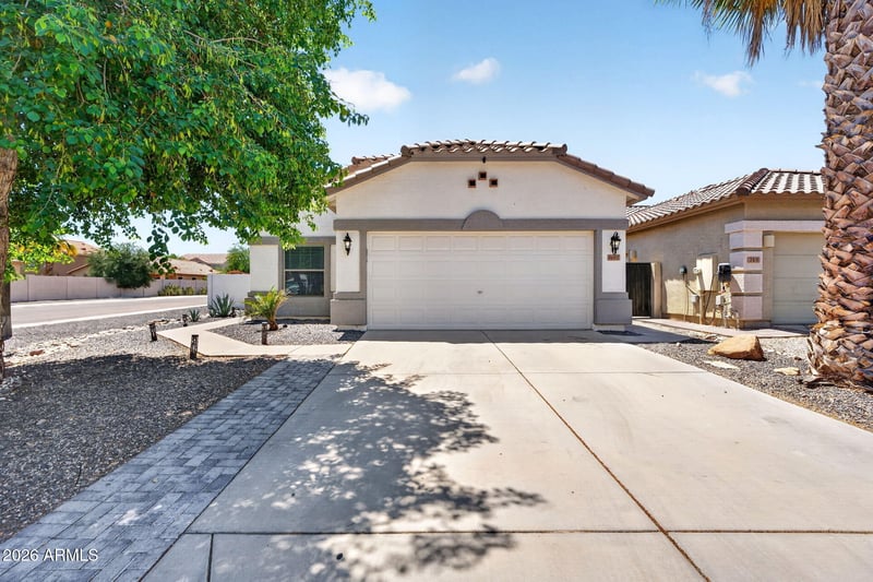 697 Oak Tree Ln, San Tan Valley, AZ 85143