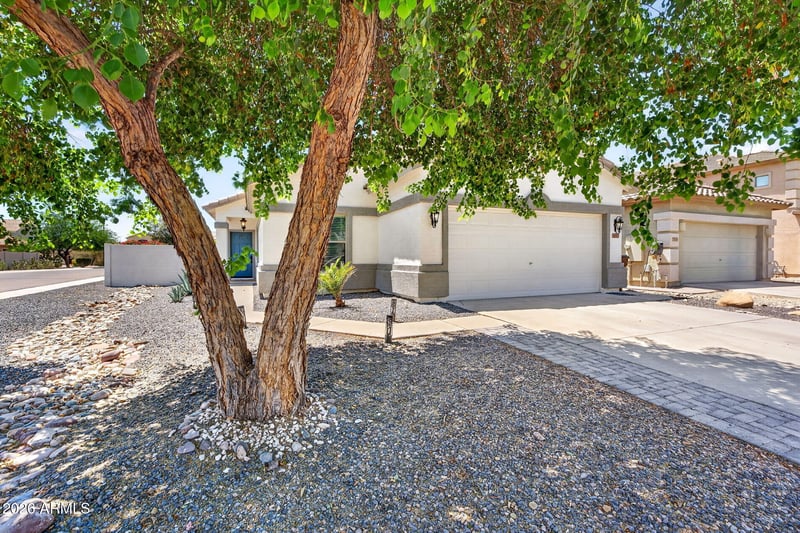 697 Oak Tree Ln, San Tan Valley, AZ 85143