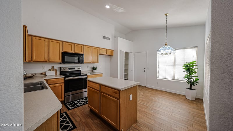 6974 Juniper Ave, Peoria, AZ 85382