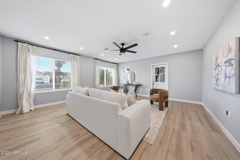 7 Balboa Dr, Tempe, AZ 85282