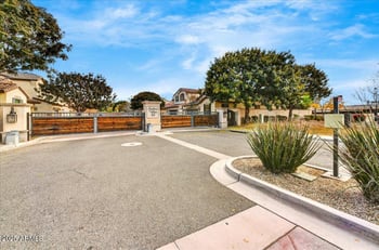 7 Laurie Ln, Phoenix, AZ 85020