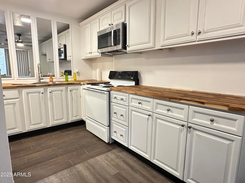 700 University Dr #122, Tempe, AZ 85281