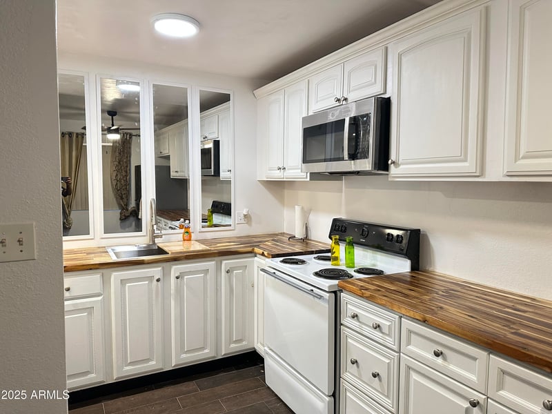 700 University Dr #122, Tempe, AZ 85281