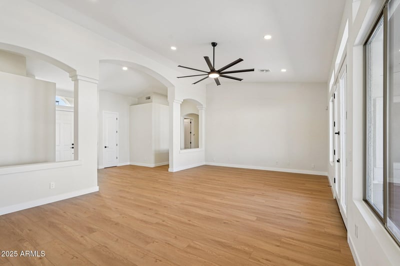 7000 Firebird Dr, Glendale, AZ 85308