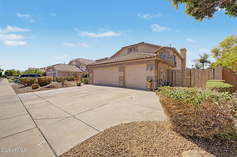 7002 W Lone Cactus Dr, Glendale, AZ 85308
