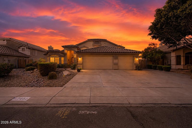 7002 Lone Cactus Dr, Glendale, AZ 85308