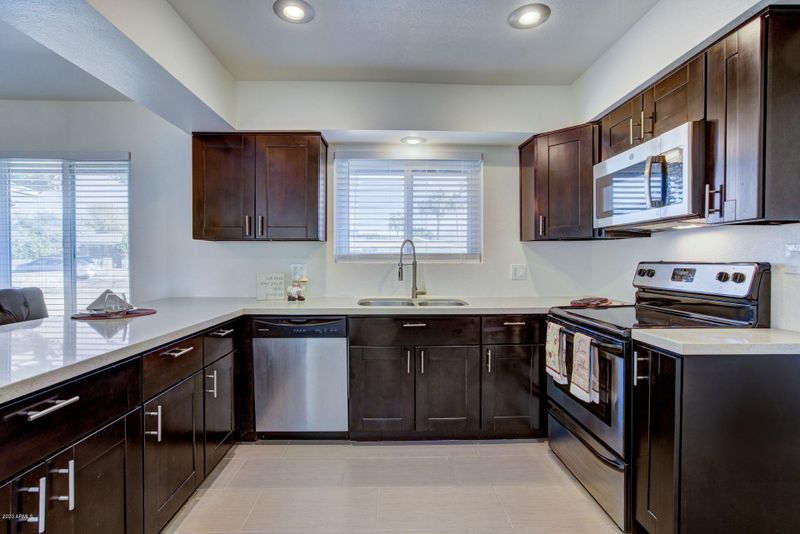 7004 N 12th Way, Phoenix, AZ 85020