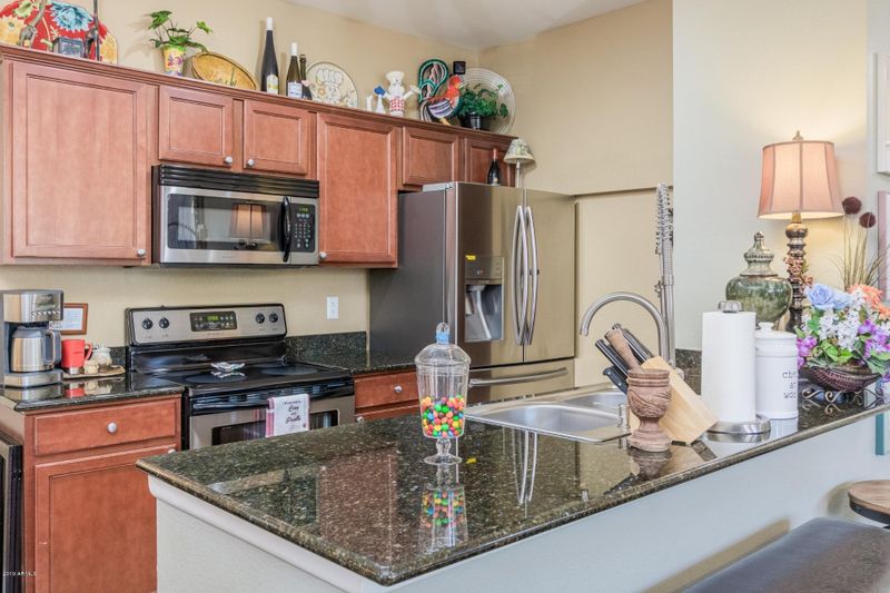 7009 E Acoma Dr #1013, Scottsdale, AZ 85254
