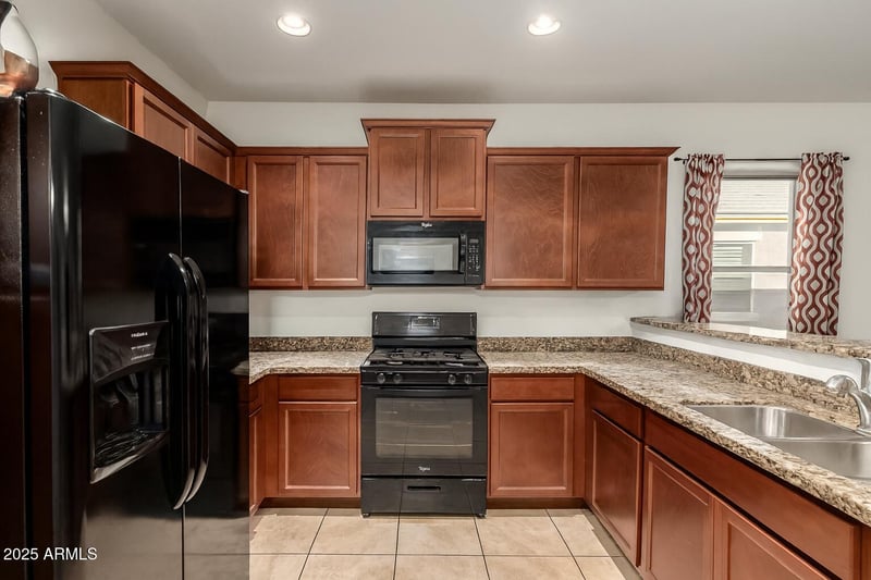 7015 77th Ln, Laveen, AZ 85339