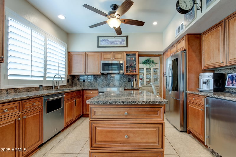 7015 Behrend Dr, Glendale, AZ 85308