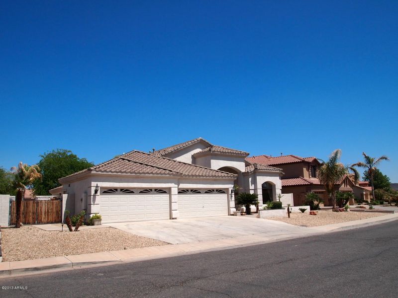 7018 W Aurora Dr, Glendale, AZ 85308
