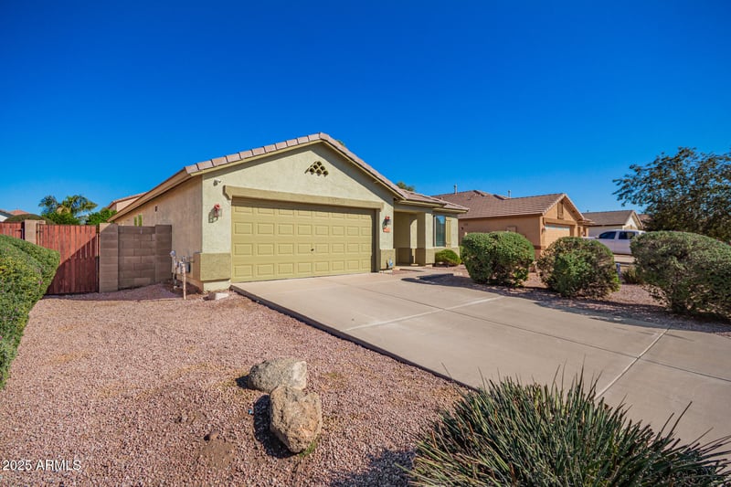 702 Jersey Way, San Tan Valley, AZ 85143