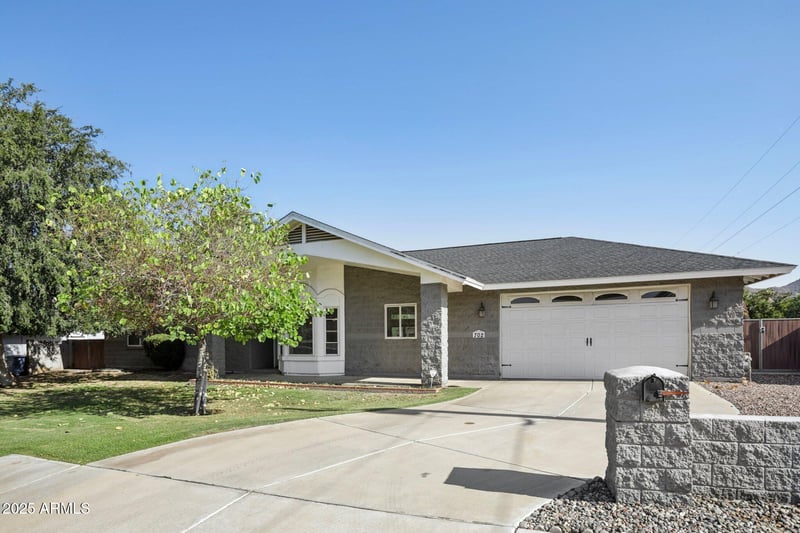 702 Why Worry Ln, Phoenix, AZ 85021
