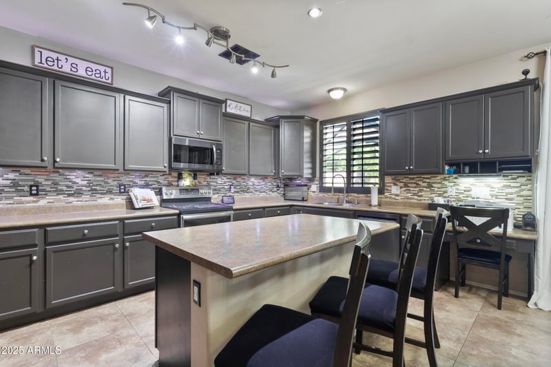 7023 Melody Dr, Laveen, AZ 85339