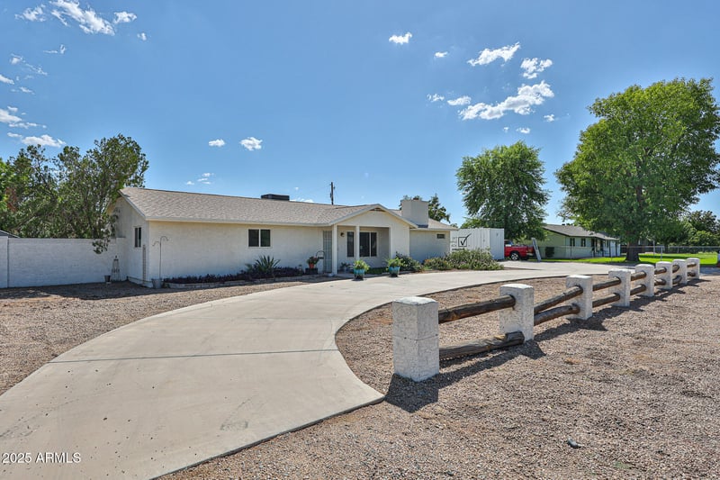 7025 Country Gables Dr, Peoria, AZ 85381