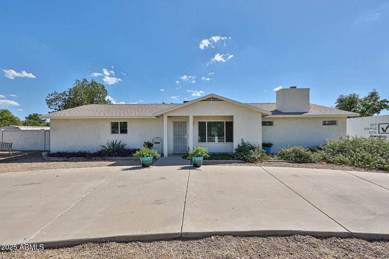 7025 W Country Gables Dr, Peoria, AZ 85381