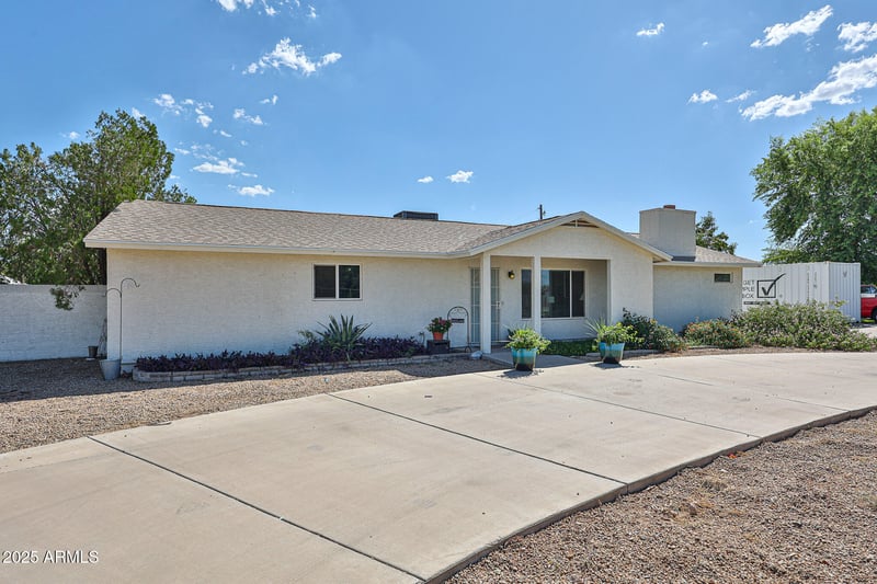 7025 W Country Gables Dr, Peoria, AZ 85381