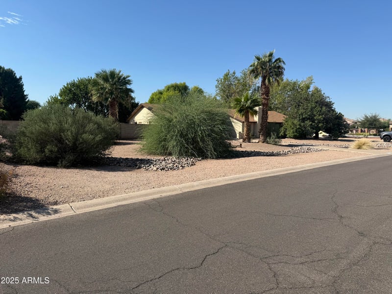 7025 W Redfield Rd, Peoria, AZ 85381