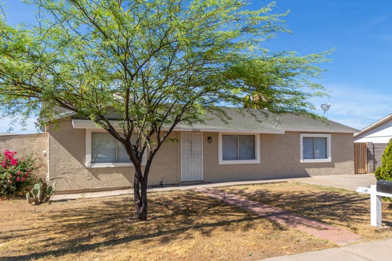 7026 W Earll Dr, Phoenix, AZ 85033