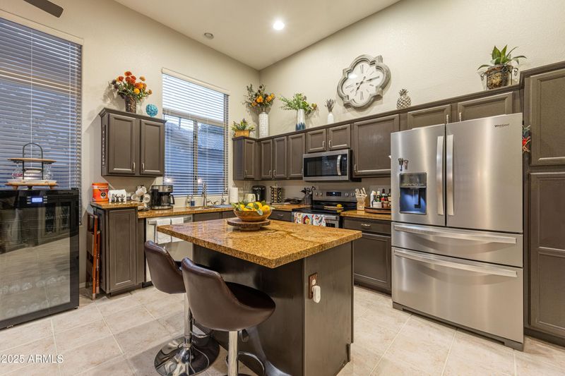 7027 W Blackhawk Dr, Glendale, AZ 85308