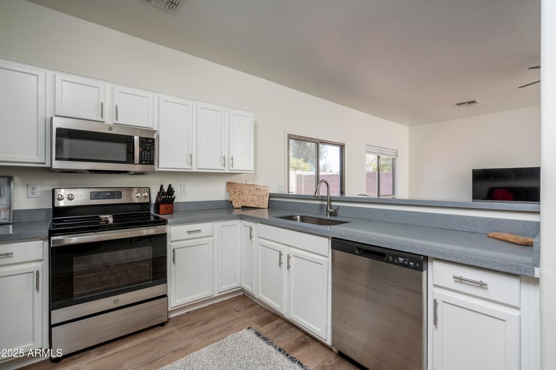 7028 Lincoln St, Peoria, AZ 85345