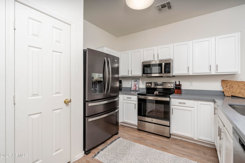 7028 Lincoln St, Peoria, AZ 85345