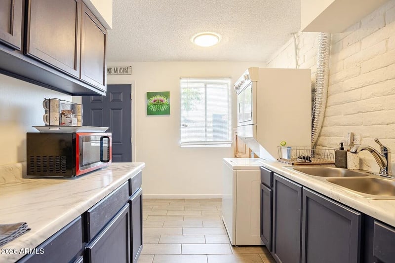 7031 N 80th Ave, Glendale, AZ 85303