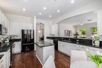 7034 Rose Garden Ln, Glendale, AZ 85308