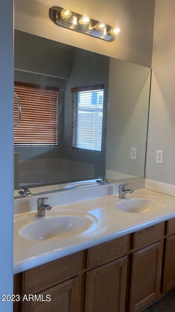 7035 S 45 Ave, Laveen, AZ 85339