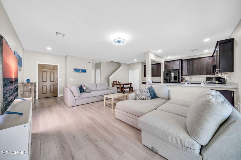 7036 Lincoln St, Peoria, AZ 85345