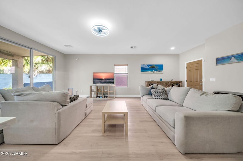7036 Lincoln St, Peoria, AZ 85345