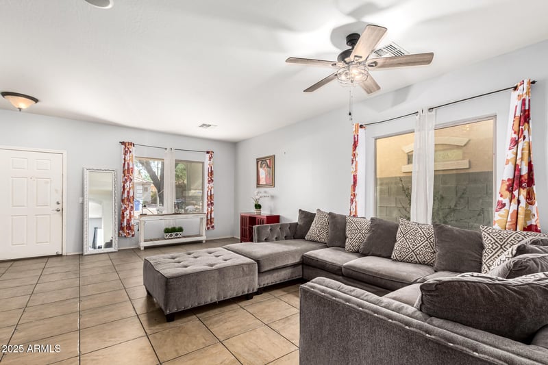 7037 Sophie Ln, Laveen, AZ 85339