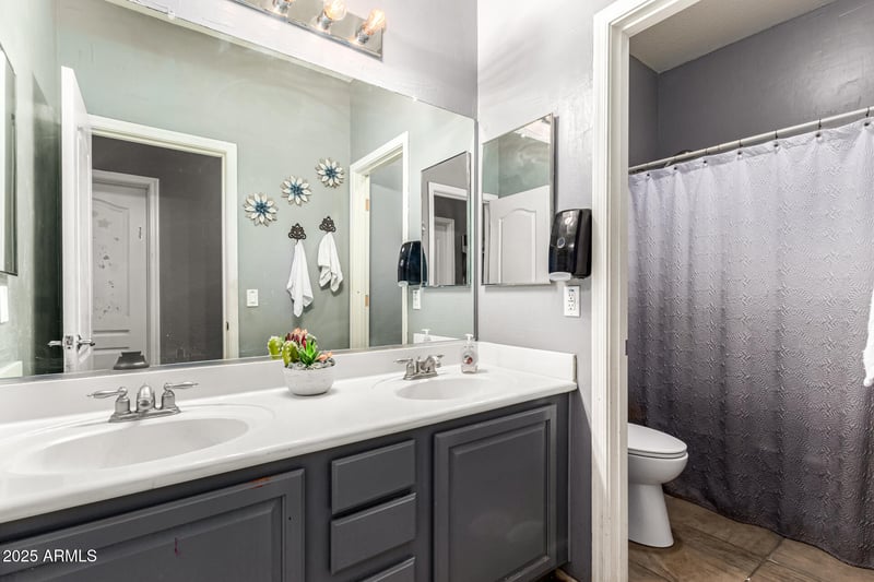7037 Sophie Ln, Laveen, AZ 85339
