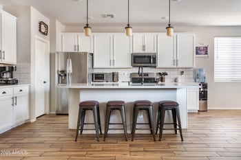 7039 84th Ave, Glendale, AZ 85305