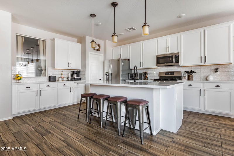 7039 84th Ave, Glendale, AZ 85305