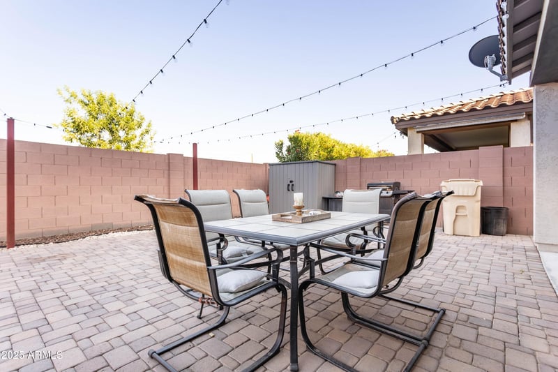 7039 84th Ave, Glendale, AZ 85305