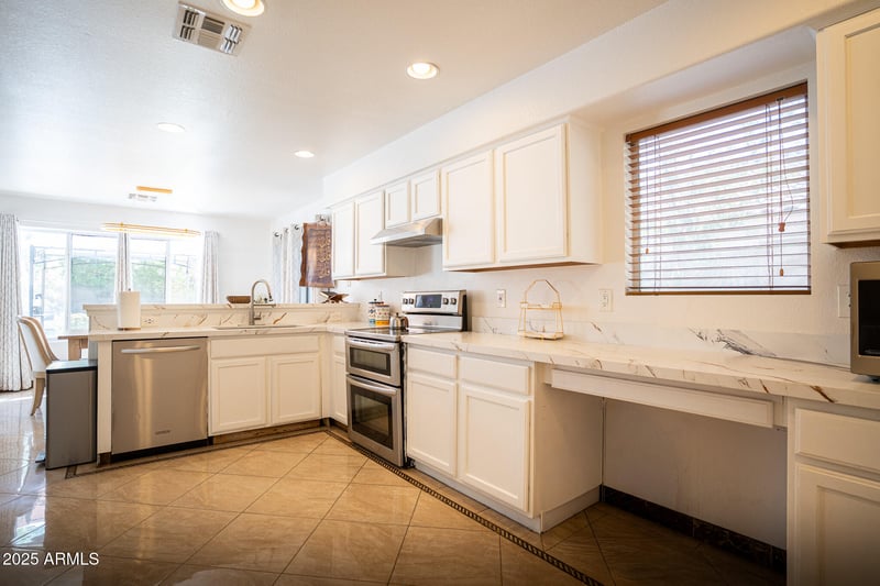 7039 Phelps Rd, Peoria, AZ 85382
