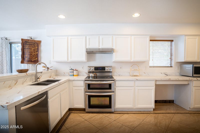 7039 Phelps Rd, Peoria, AZ 85382