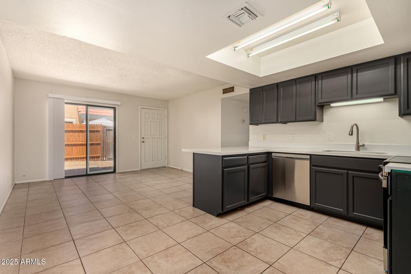 704 4th St #2, Avondale, AZ 85323