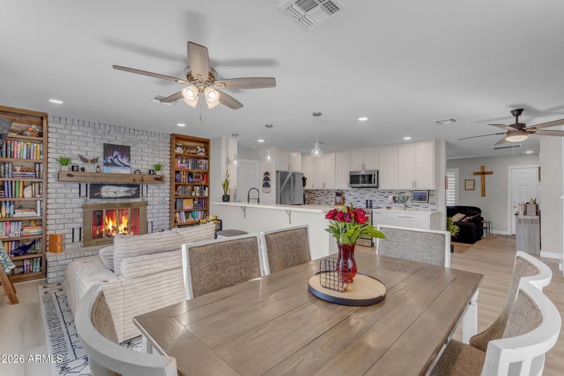 704 Gentry Cir, Mesa, AZ 85213