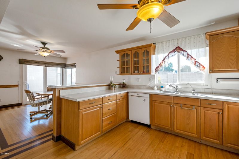 7040 S 42nd St, Phoenix, AZ 85042
