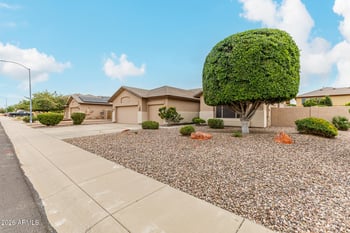 7041 Greenbriar Dr, Glendale, AZ 85308