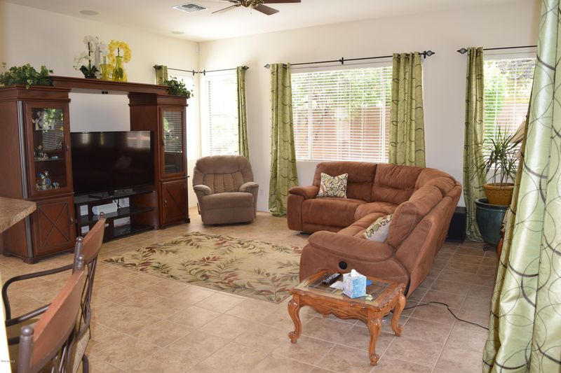 7041 W Tether Trl, Peoria, AZ 85383