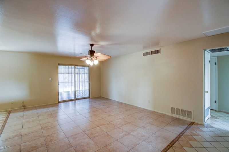 7042 N 34th Ave, Phoenix, AZ 85051