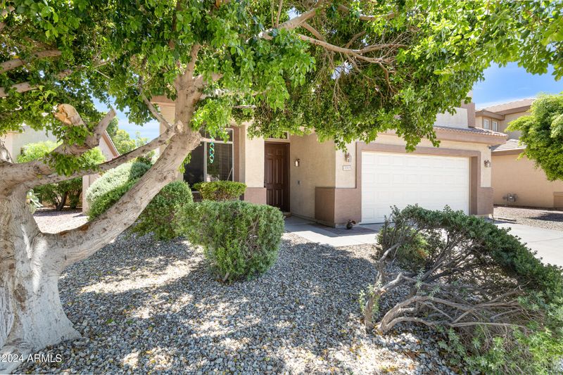 7043 W Blackhawk Dr, Glendale, AZ 85308