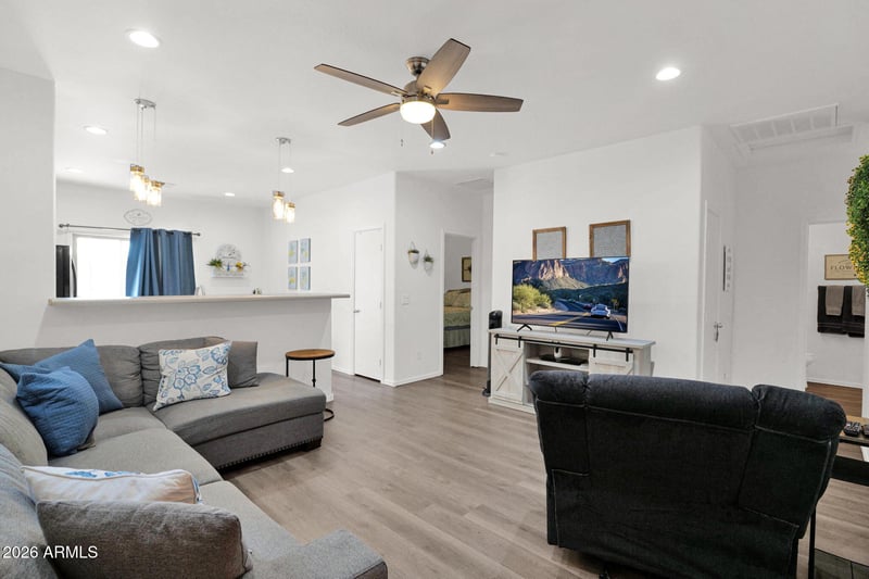 7043 Mcmahon Way, Peoria, AZ 85345