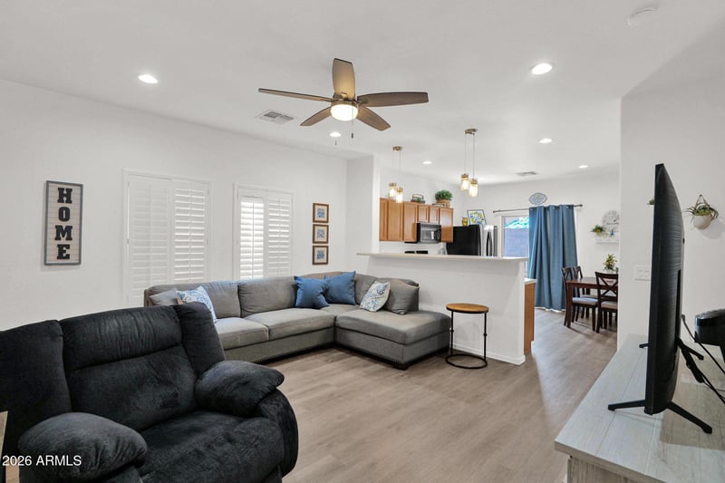 7043 Mcmahon Way, Peoria, AZ 85345